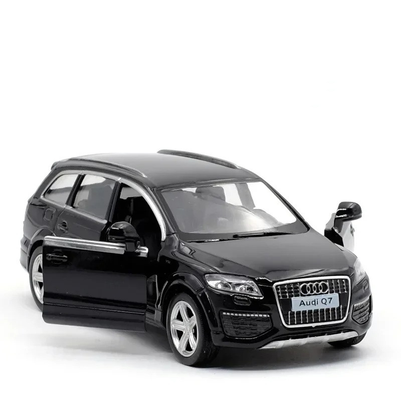 Уцінка! Модель автомобіля Audi Q7 1:36 — чорна металева машинка позашляховик з інерційним механізмом Ауді