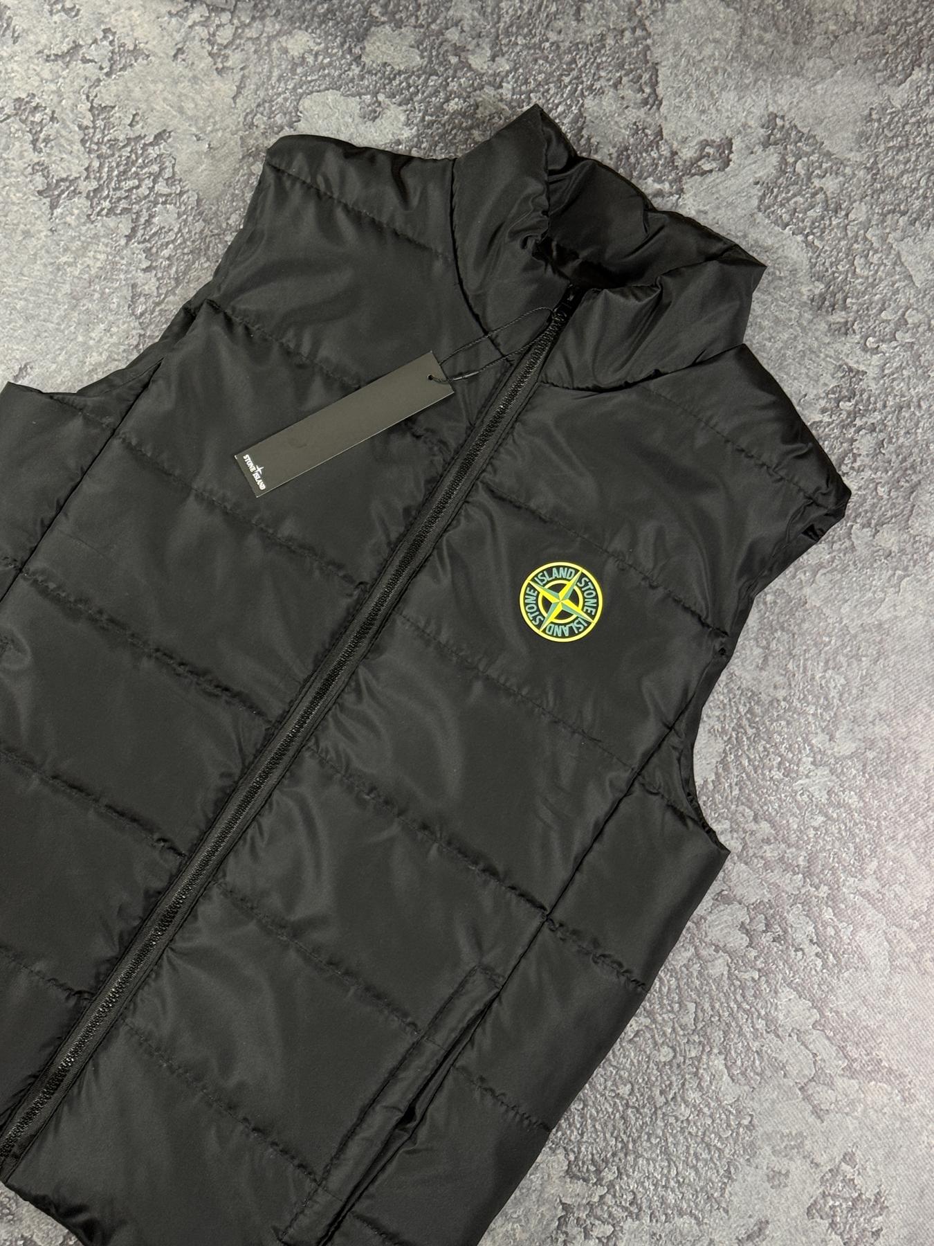 Жилетка Stone Island мужская черная демисезонная молодежная на молнии на синтепоне прямого кроя безрукавка