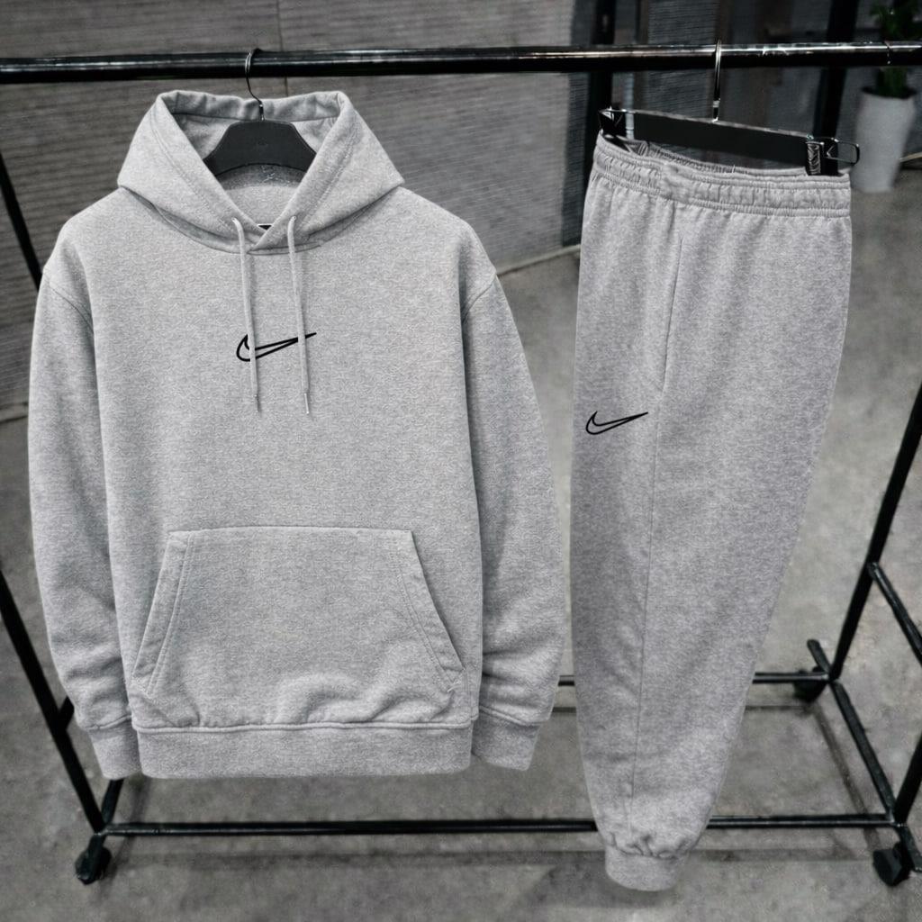 Весняний комплект Nike трикотажный модный и актуальный для работы и отдыха костюм