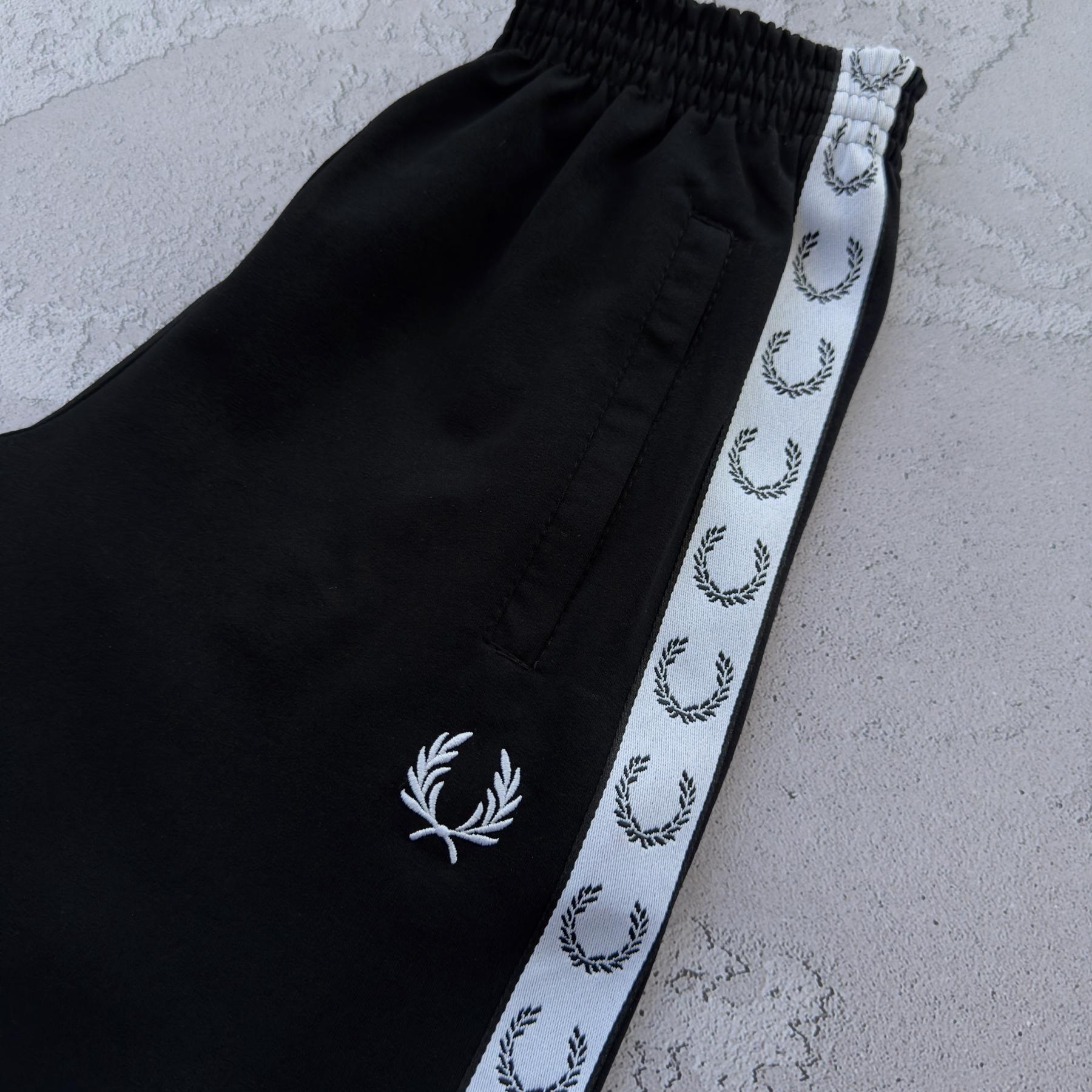 Штаны Fred Perry унисекс хлопковые черные демисезонные практичные и базовые спортивные на молнии брюки
