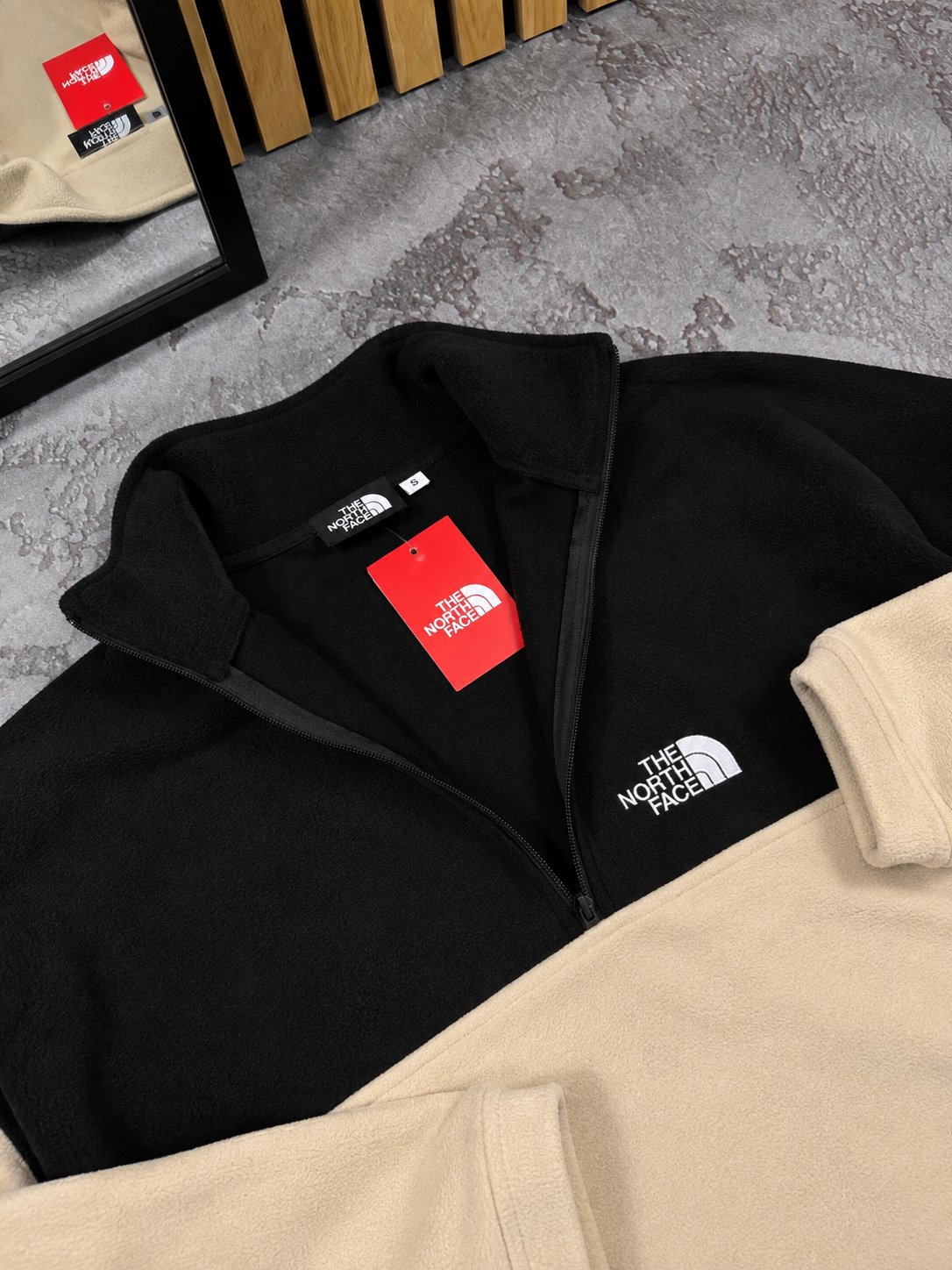 Флисовый анорак The North Face чорно-бежевий мужской зимний удобный и практичный спортивный на молнии ветровка
