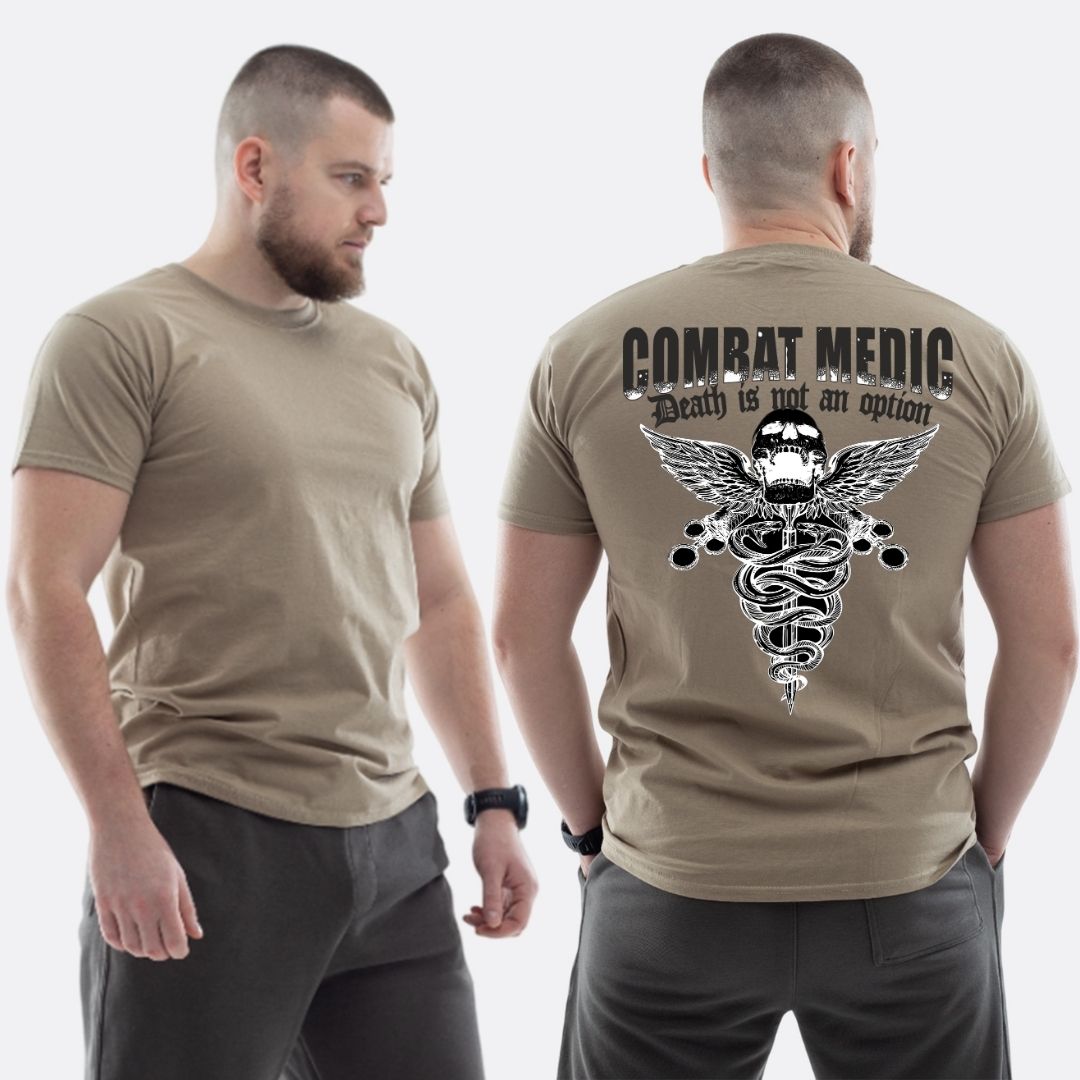 Чоловіча класична футболка з принтом Combat medic череп герб медицини , Бежевий