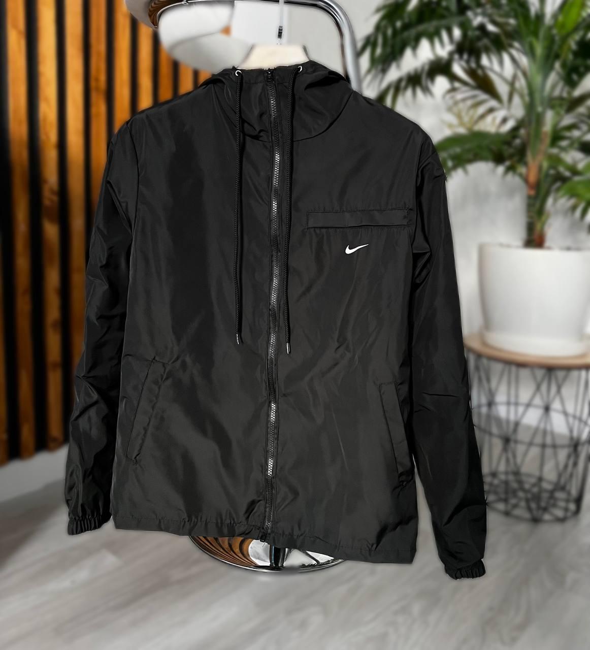 Ветровка Nike с капюшоном мужская плащевка демисезонная стильная и модная спортивная на молнии легкая куртка