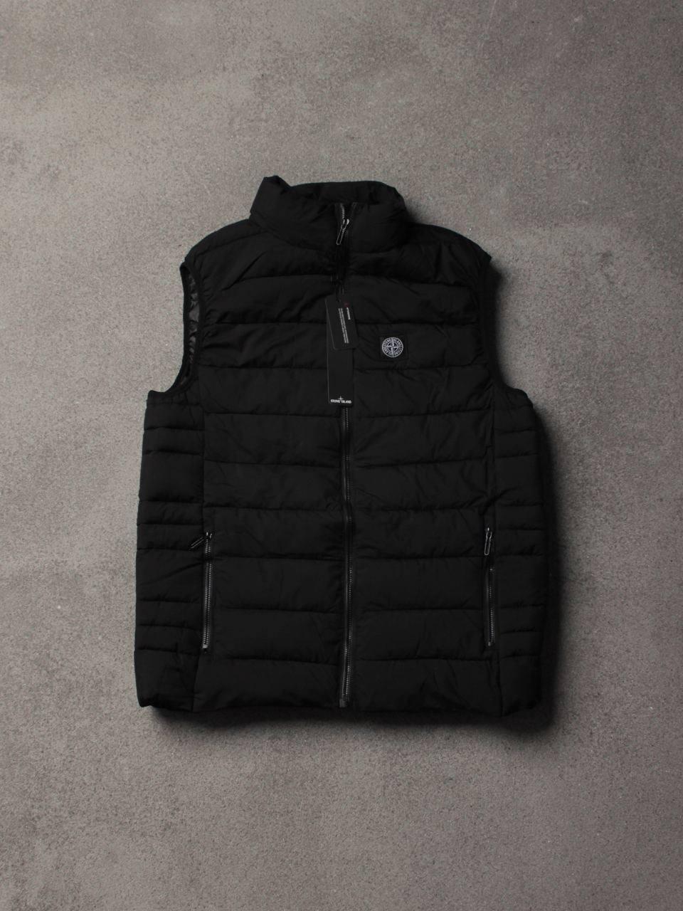 Жилетка Stone Island нашивка мужская черная плащевка демисезонная трендовая на молнии на синтепоне безрукавка