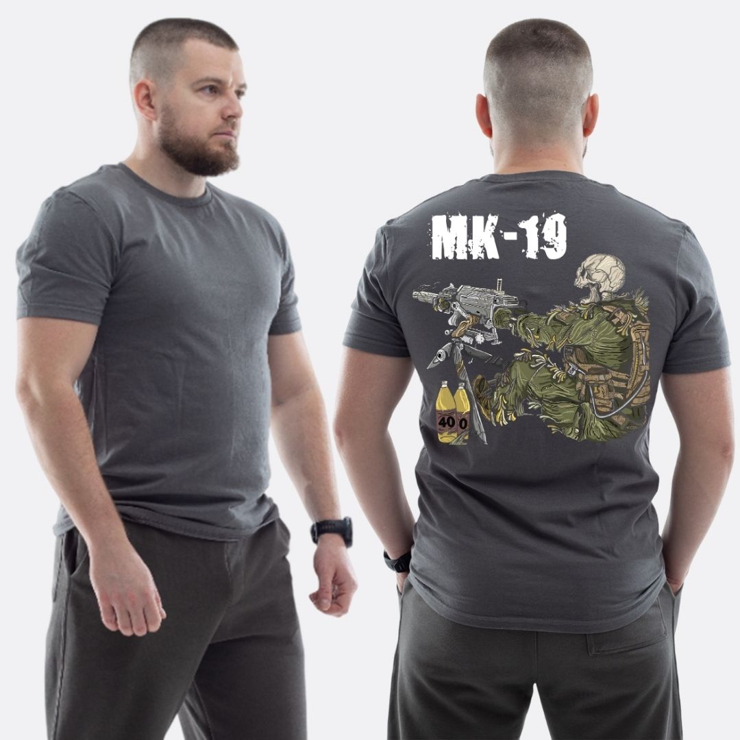 Чоловіча класична футболка з принтом Скелет з кулеметом , Графітовий