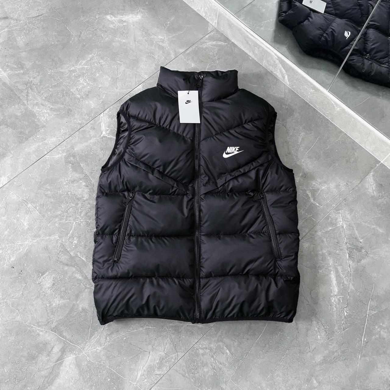 Жилетка Storm Fit Nike чоловіча демісезонна стильна та актуальна на блискавці прямого крою для відпочинку безрукавка