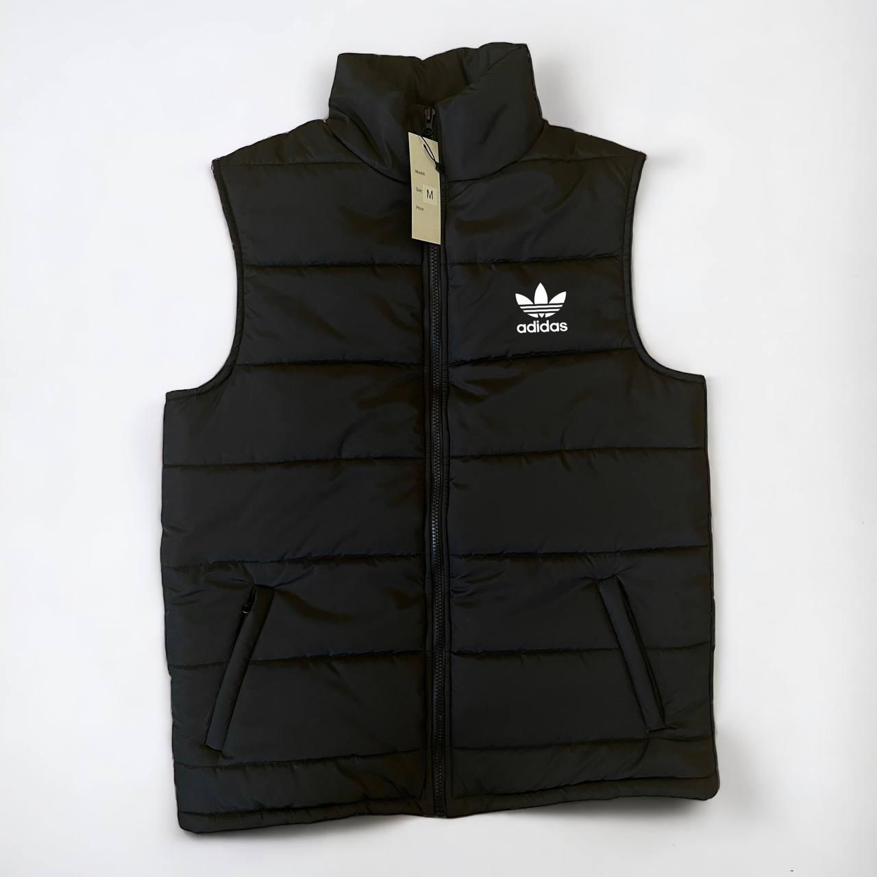 Жилетка Adidas мужская демисезонная трендовая и молодежная на молнии на синтепоне прямого кроя безрукавка