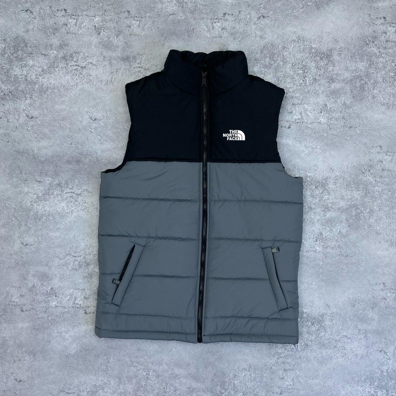 Жилетка The North Face черно-серый мужская летняя модная на молнии на синтепоне прямого кроя безрукавка