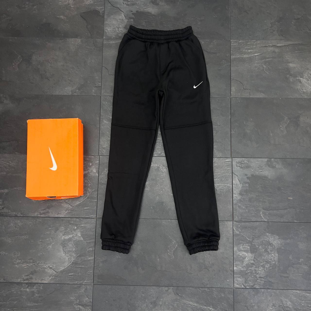 Спортивные штаны Nike трехнитка зимние практичные утепленные для города джоггеры