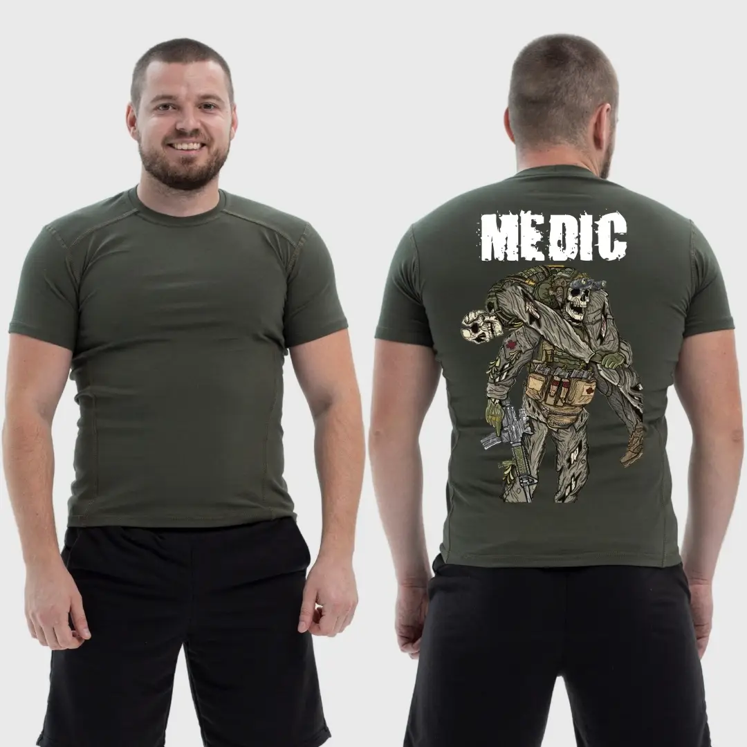 Чоловіча тактична футболка з принтом Medic військовий медик скелет витягає пораненого, Хакі