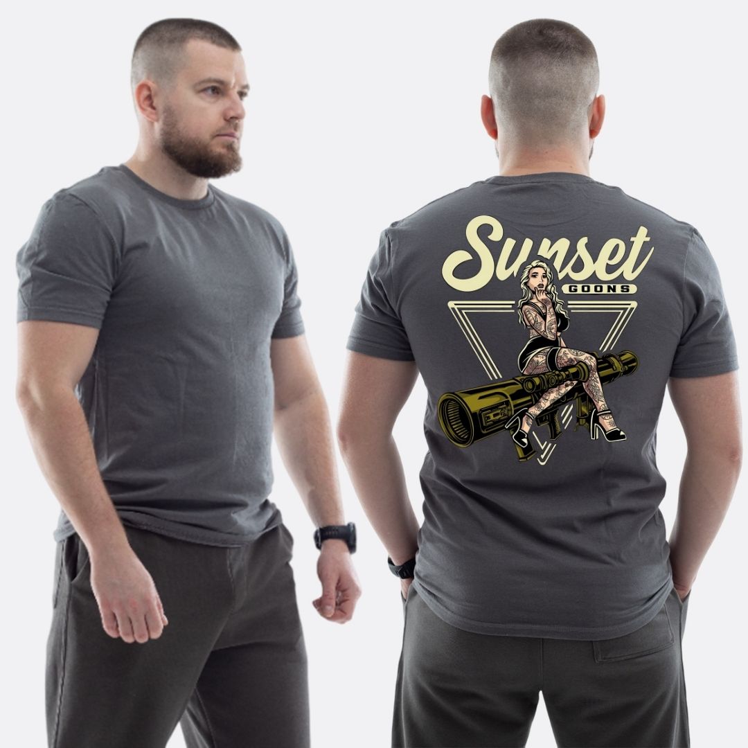 Чоловіча класична футболка з принтом Sunset Goons дівчина , Графітовий