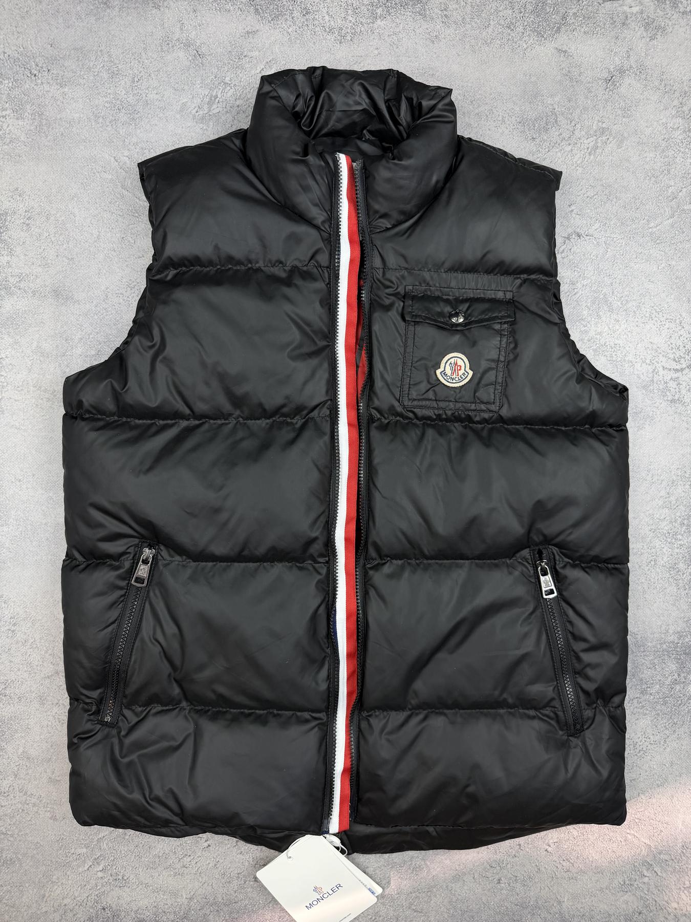Moncler мужской жилет демисезонный базовый классический на молнии для ежедневных образов безрукавка