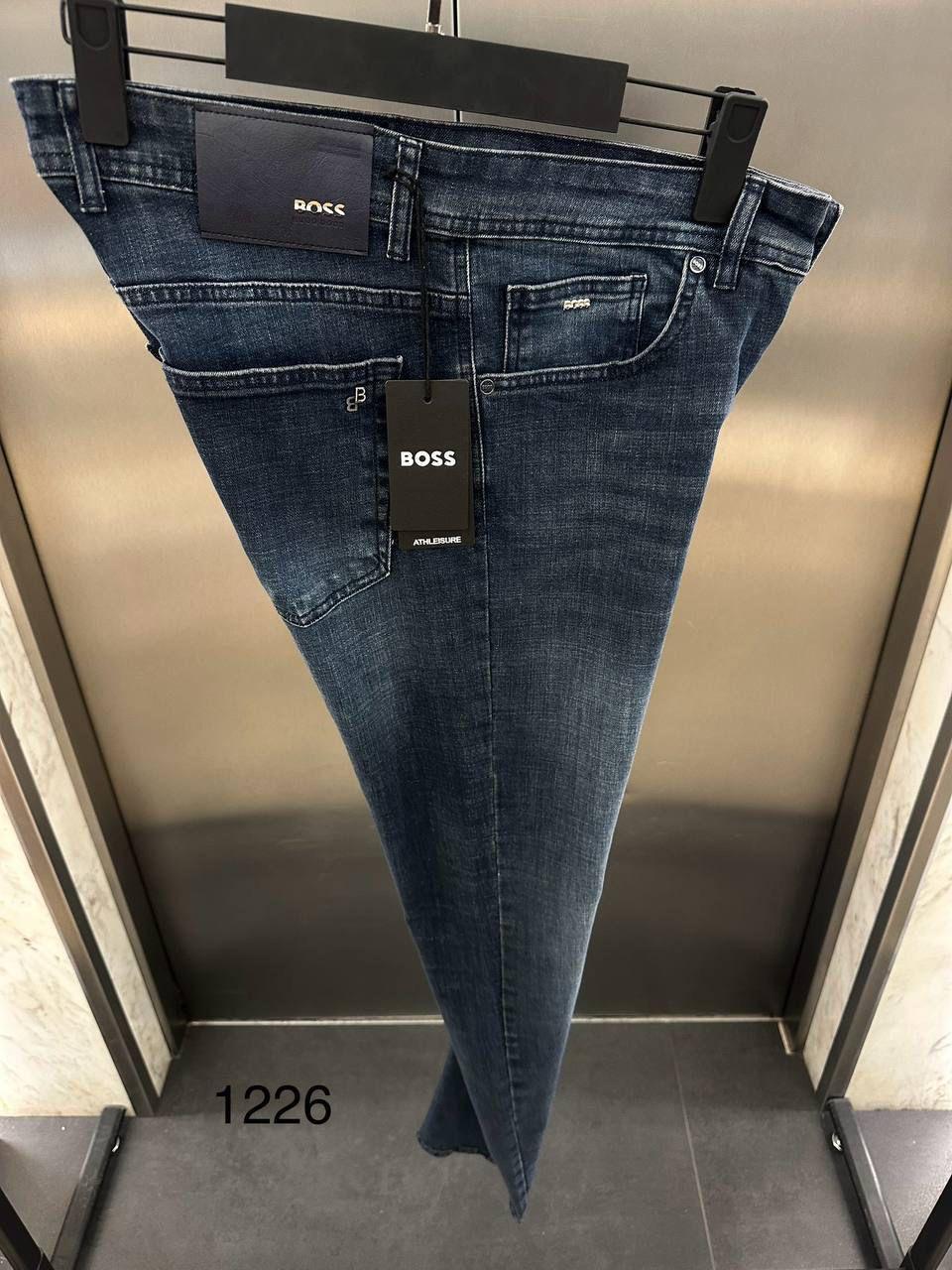 Boss мужские цвета джинс всесезонные актуальные и молодежные в стиле casual