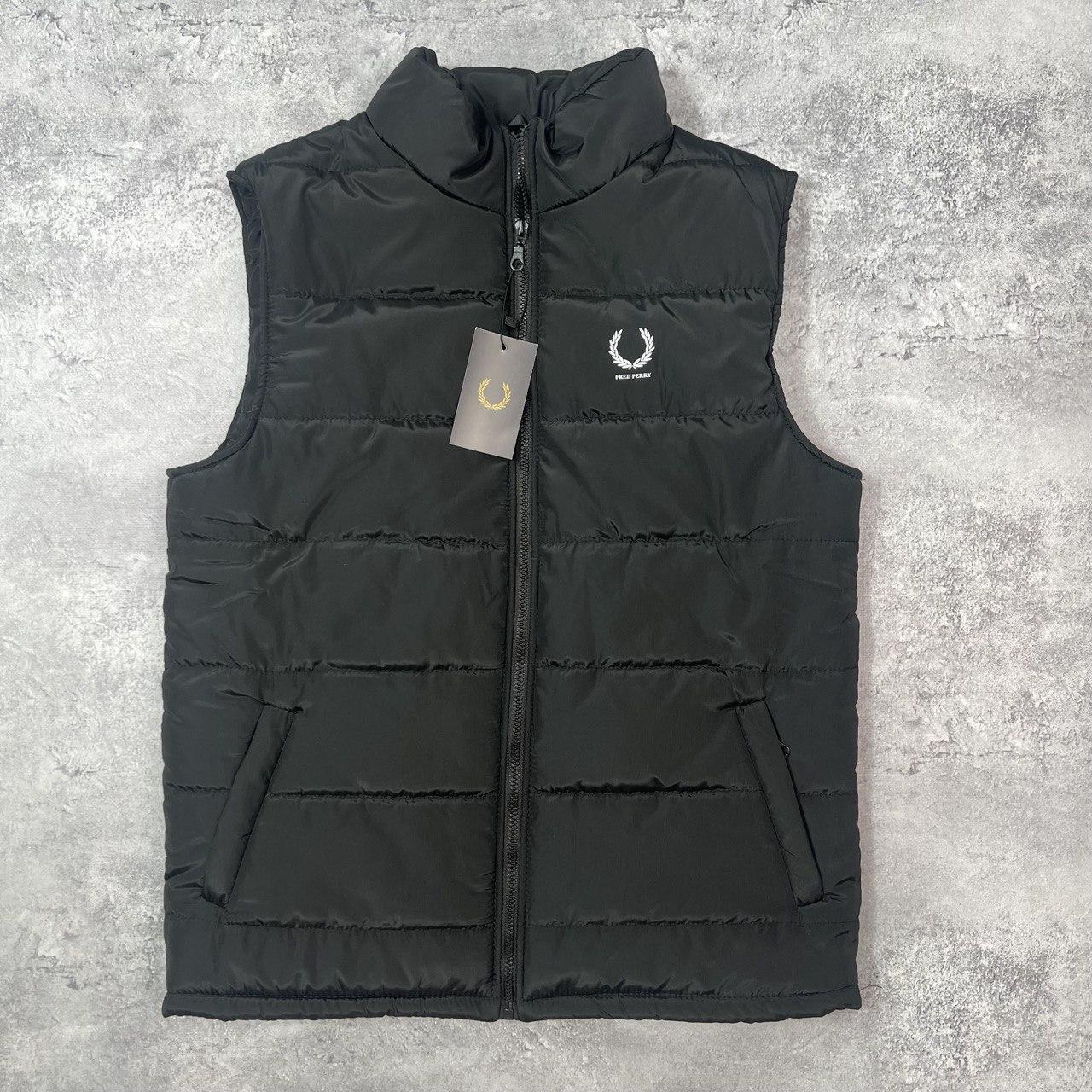 Жилетка Fred Perry чоловіча демісезонна універсальна на блискавці на синтепоні прямого крою безрукавка